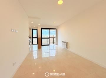 Departamento · 43m² · 2 Ambientes · Venta - Semipiso 2 Ambientes Premium | Vista Abierta a Plaza | Suite Amenities | Afianza V