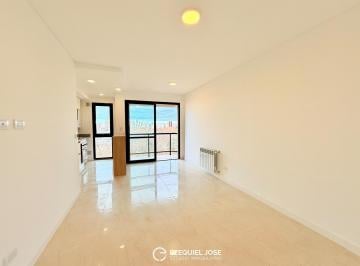 Departamento · 43m² · 2 Ambientes · Venta - Semipiso 2 Ambientes Premium | Vista Abierta a Plaza | Suite Amenities | Afianza V
