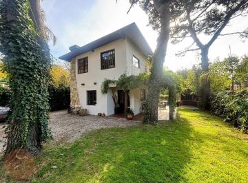 Casa · 152m² · 3 Ambientes · 4 Cocheras · Venta - Casa de 3 Ambientes en Lote Propio en Valeria del Mar a m de Cariló