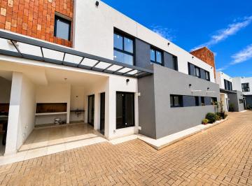 Casa · 100m² · 4 Ambientes · 1 Cochera · Venta Duplex Housing Cabrera Barrio Villa Cabrera, a m de Av Caraffa y 400 m de Cordoba S