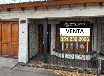 Casa · 135m² · 3 Ambientes · 1 Cochera · Casa en Venta en Villa Cabrera – 2 Dorm. en Suite Quincho