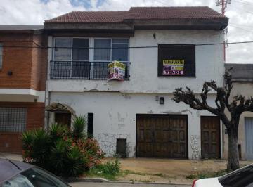 Casa de 3 ambientes, La Matanza · Casa a Refaccionar Oportunidad en La Tablada - 3 Ambientes con Cochera y Patio