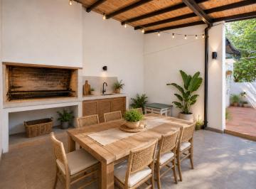 Casa · 67m² · 4 Ambientes · 1 Cochera · Casa en Venta con Terraza, Quincho. Gran Potencial