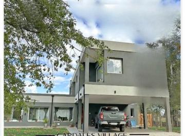 Casa · 300m² · 5 Ambientes · 3 Cocheras · Casa en Alq. Temporario en Cardales Village, Campana, G. B. a. Zona Norte