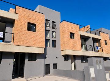 Casa · 150m² · 7 Ambientes · 2 Cocheras · Tríplex Premium en Cañuelas Chico | Terraza, Asador y Calefacción Central