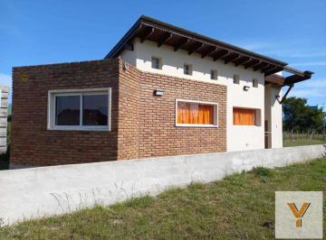 Casa · 75m² · 3 Ambientes · 2 Cocheras · Casa en Venta - 2 Dorm. 1 Baño 1 Cochera - 300 m² - Mar del Sur