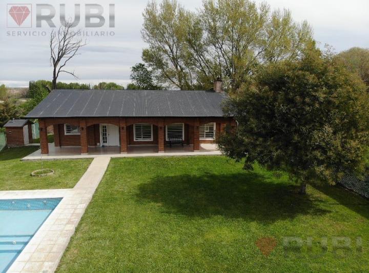 Quinta vacacional · 260m² · 4 Ambientes · 2 Cocheras