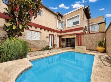 Casa · 200m² · 7 Ambientes · 1 Cochera · Venta Casa 3 Dorm. + Departamento Independiente - Lomas de San Martin - Apta Credito