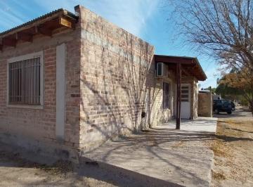 Casa · 200m² · 2 Ambientes · 1 Cochera · Casa en General Roca