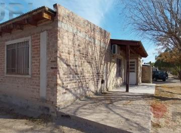 Casa · 200m² · 2 Ambientes · 1 Cochera · Casa en General Roca