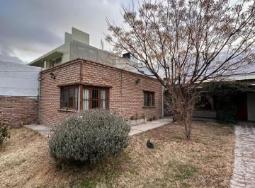 Casa · 166m² · 5 Ambientes · 1 Cochera · Casa en Venta Cipolletti