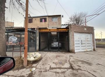 PH · 98m² · 5 Ambientes · 1 Cochera · PH en Cipolletti
