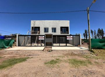 PH · 170m² · 6 Ambientes · 1 Cochera · PH en Neuquen
