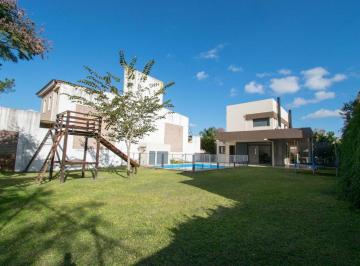 Casa · 124m² · 4 Ambientes · Gran Casa Sobre Calle del Sol a m de La Ruta
