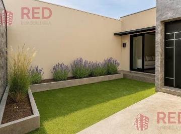 PH · 90m² · 4 Ambientes · 1 Cochera · PH en Los Cerezos I Plottier