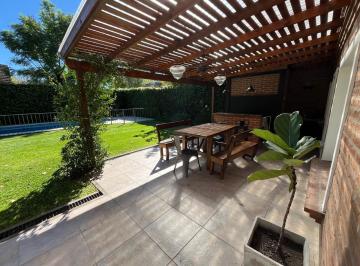 Casa · 154m² · 4 Ambientes · 2 Cocheras · Casa en Barrio Cerrado San Isidro Labrador - Udaondo Al 3000