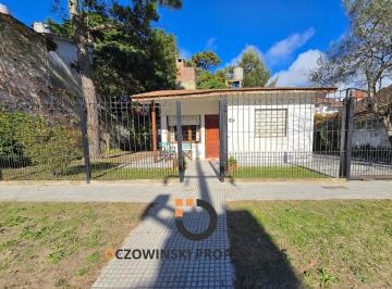 Casa · 80m² · 2 Dormitorios · 1 Cochera · Venta Casa 3 Ambientes (Villa Gesell)