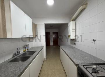 Departamento · 70m² · 4 Ambientes · Departamento en Alquiler en La Plata de 3 Dorm.