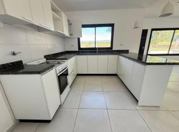 Casa · 85m² · 3 Ambientes · 1 Cochera · Venta Casa 2 Dorm. Alta Gracia Apta Crédito