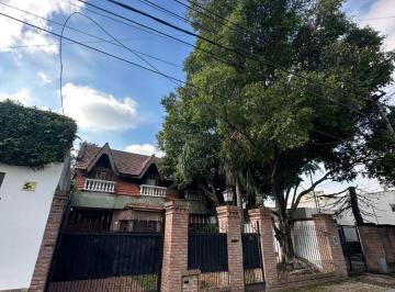 Casa de 6 ambientes, Hurlingham · Casa 6 Ambientes en Venta Ubicado en Hurlingham. Super Oportunidad!