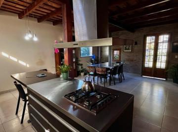 Casa · 600m² · 5 Ambientes · 2 Cocheras · Villa Rivera Indarte, Laborde 8800