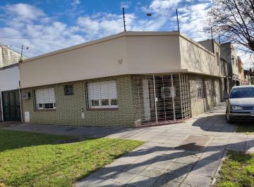 Casa · 110m² · 3 Ambientes · 1 Cochera · Casa en Lomas de Zamora Oeste