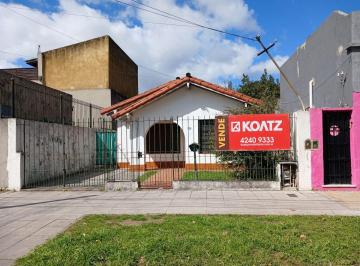 Casa de 3 ambientes, Lanús · Venta Casa Tipo Chalet Amplio 3 Amb. con Jardin, Garage y Fondo Libre