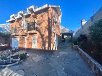 Casa · 155m² · 5 Ambientes · 3 Cocheras · Venta Casa con Amplio Patio Rosario Azcuénaga