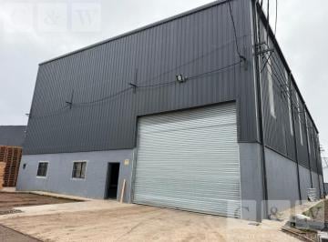Bodega-Galpón · 700m² · Galpón/deposito con Oficinas en Predio Multi Cliente