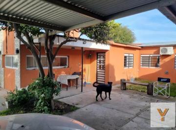 Casa · 70m² · 2 Ambientes · 2 Cocheras · Casa en Venta - 1 Dormitorio 1 Baño - Cochera - 300 m² - Necochea