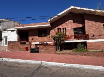 Casa · 463m² · 8 Ambientes · 5 Cocheras · Casa con Dos Locales en Venta / Alquiler - San Vicente