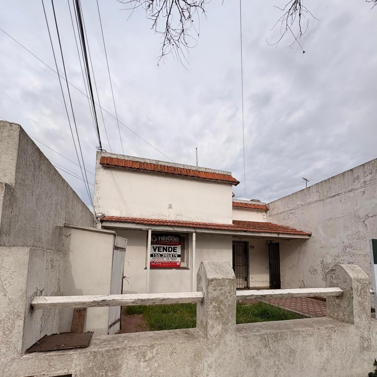 Lote terreno con 4 propiedades en block, para reciclar