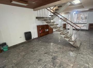 Casa · 130m² · 5 Ambientes · 2 Cocheras · Casa de Cuatro Dorm. en Alquiler en La Plata