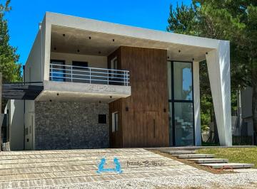 Casa de 5 ambientes, Costa Esmeralda · Venta Casa de 340 m² con 4 Dorm. Costa Esmeralda a Estrenar