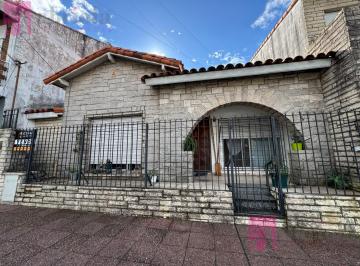 Casa · 134m² · 4 Ambientes · 1 Cochera · Casa en Quilmes Oeste