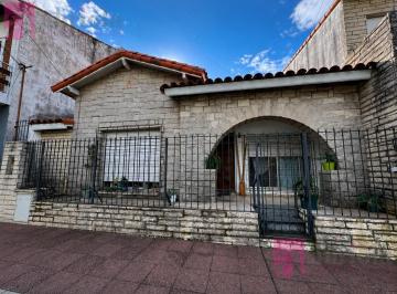 Casa · 134m² · 4 Ambientes · 1 Cochera · Casa en Quilmes Oeste