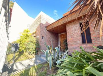 Casa · 250m² · 5 Ambientes · 2 Cocheras · Chalet de Categoría en Luján | Av Dr. Muñiz y Mariano Moreno