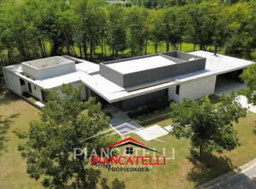 Casa · 2100m² · 4 Ambientes · 2 Cocheras · Casa en Venta 4 Ambientes en Everlinks
