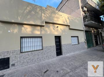 Casa · 152m² · 4 Ambientes · Casa en Venta - 2 Dorm. 2 Baños - 212 m - Parque Avellaneda
