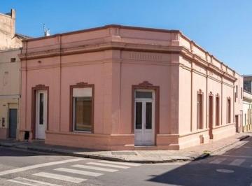 Casa · 275m² · 6 Ambientes · Excelente Oportunidad Comercial a m del Clinicas