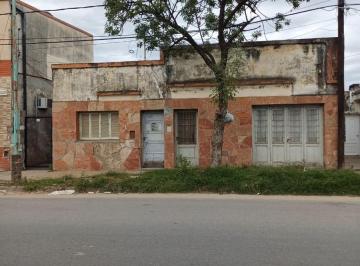 Casa · 282m² · 4 Ambientes · 1 Cochera · Amplio Terreno en Venta Ideal Para Proyectar Vivienda o Desarrollo Inmobiliario