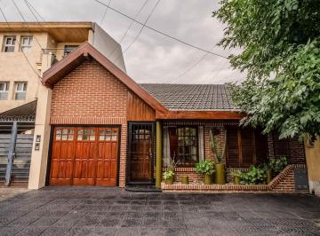 Casa · 124m² · 4 Ambientes · 1 Cochera · Venta Casa 4 Ambientes con Patio y Cochera en Ramos Mejía