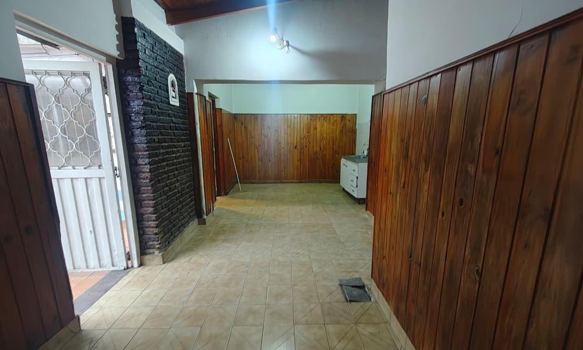 Luis Vernet al 3500,  Remedios de Escalada, Lanús