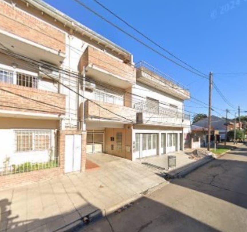 Emilio Morello 3323. Entre Intendente Alvear y Intendente Casares