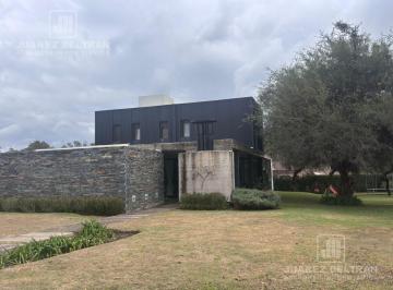Casa · 250m² · 3 Dormitorios · 4 Cocheras · Casa en Villa Allende Golf
