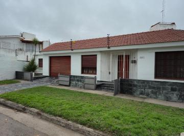 Casa de 6 ambientes, Córdoba · Excelente Casa, Totalmente Planta Baja, 3 Dorm., Pileta Patio y Garaje.