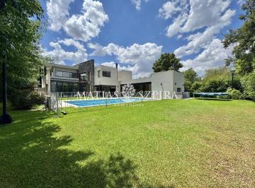 Casa · 386m² · 7 Ambientes · 3 Cocheras · Casa en Venta en Los Puentes