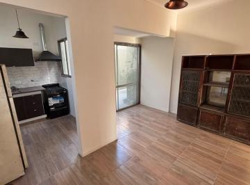 Casa · 94m² · 3 Ambientes · Casa en Alquiler - 2 Dorm. 1 Baño - 100 m - La Plata