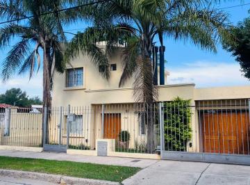 Foto · Vivi Como Siempre Soñaste: Casa con Gran Parque, Pileta y Asador!