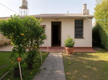 Casa · 97m² · 4 Ambientes · 1 Cochera · Casa 4 Amb. Venta Villa Dominico C/quincho y Coch.